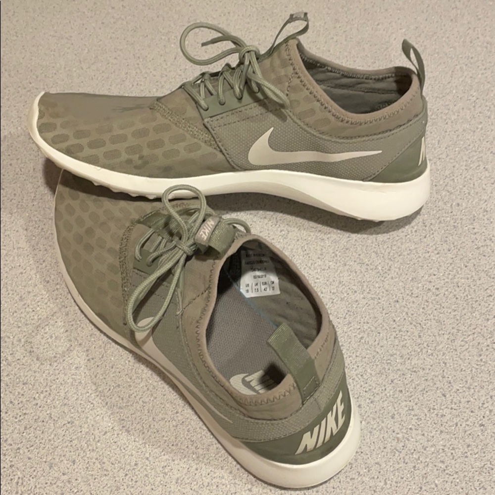 Nike Women’s Juvenate Running Shoe